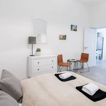 Brand New And Modern דירה