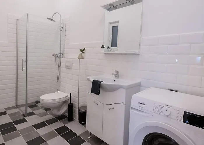 Brand New And Modern Budapesta