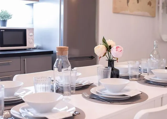 Brand New And Modern Budapesta