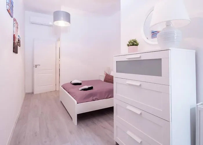 Brand New And Modern * Budapesta