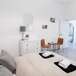 Brand New And Modern 아파트